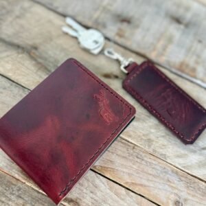 Carteira artesanal de couro legítimo, modelo Verona na cor Pinhão Gold com interno preto