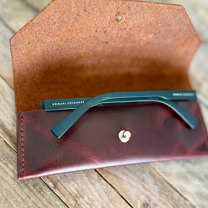 Porta Óculos Navarra - Couro Legítimo Feita à Mão - Imagem 4