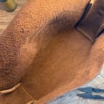 Bolsa Parruá em couro legítimo Dark Brown vista de cima para o interno